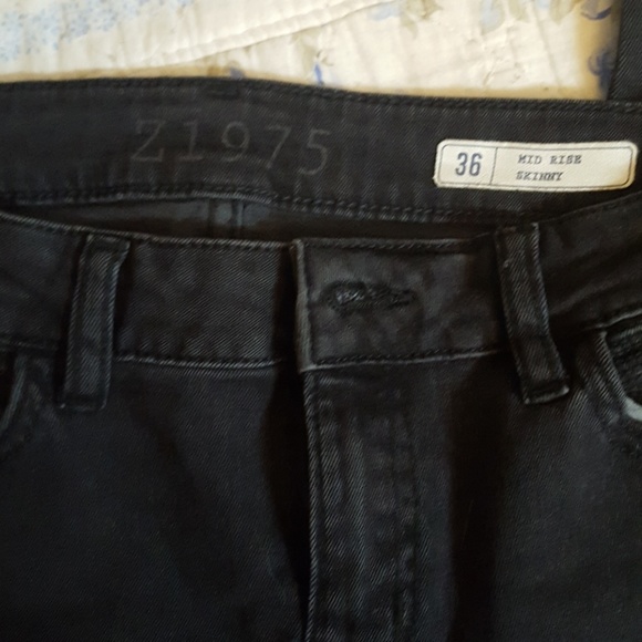 Ripped black Zara jeans - Picture 3 of 4